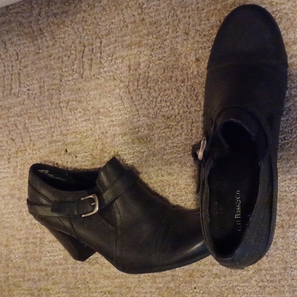 Shoes - Picture 2 of 7